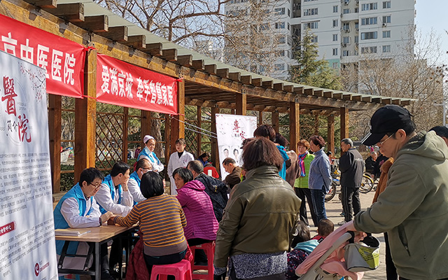 【学雷锋日】球友会体育,（中国）网站首页举办“爱满京城，牵手智慧家医”志愿服务活动(图2)